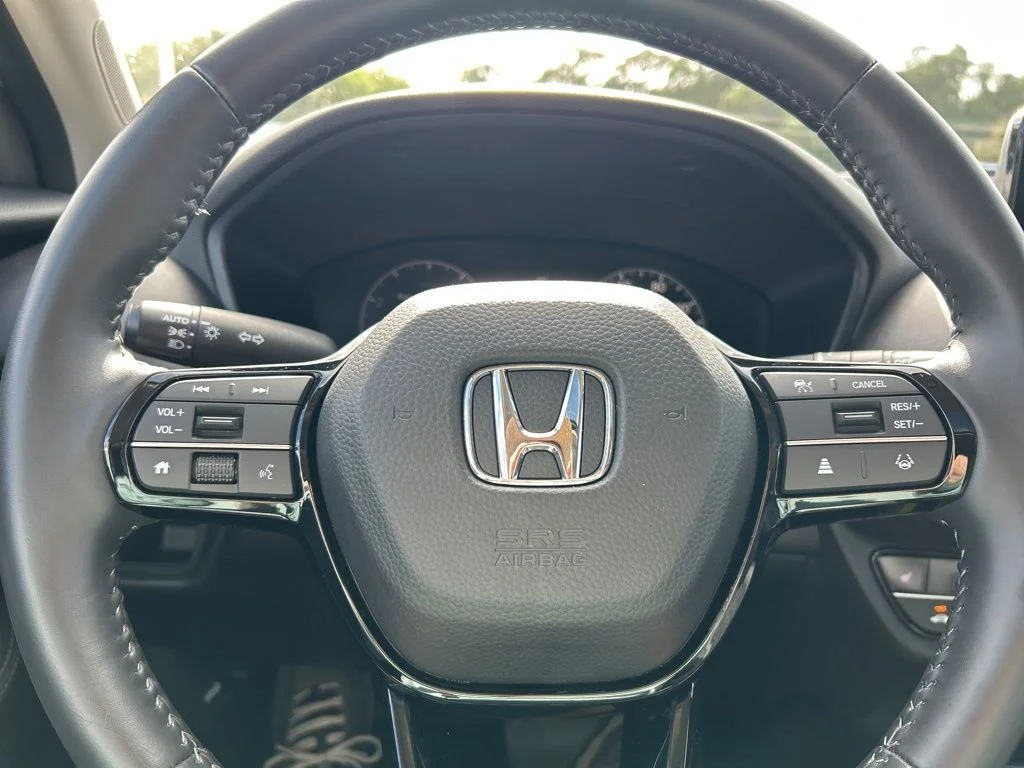 Used 2023 White Honda EX-L image 23