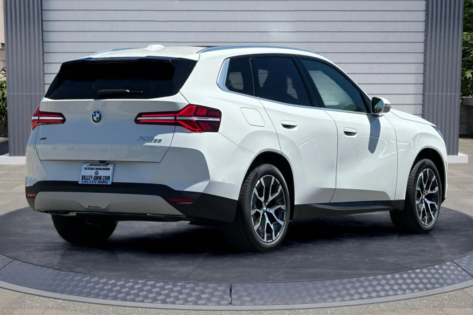 New 2026 Alpine White BMW 30 xDrive image 4