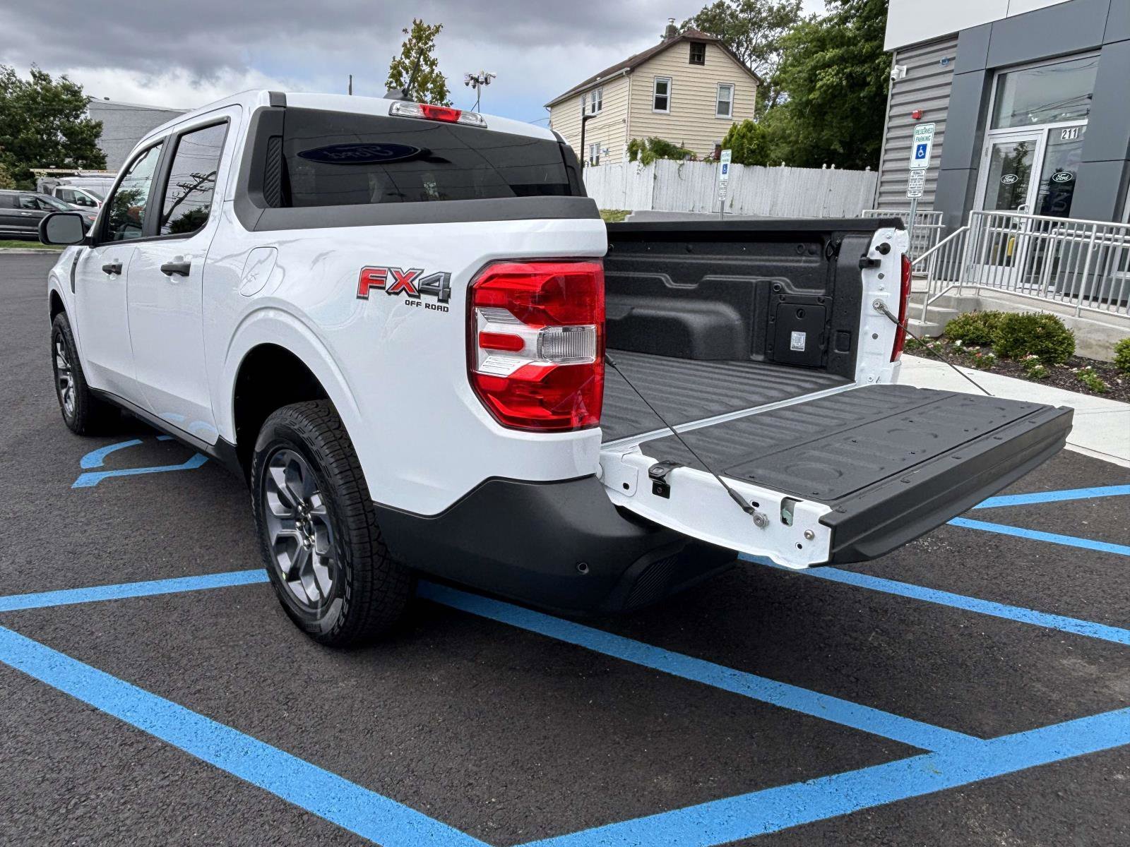 New 2026 Oxford White Ford XLT image 14
