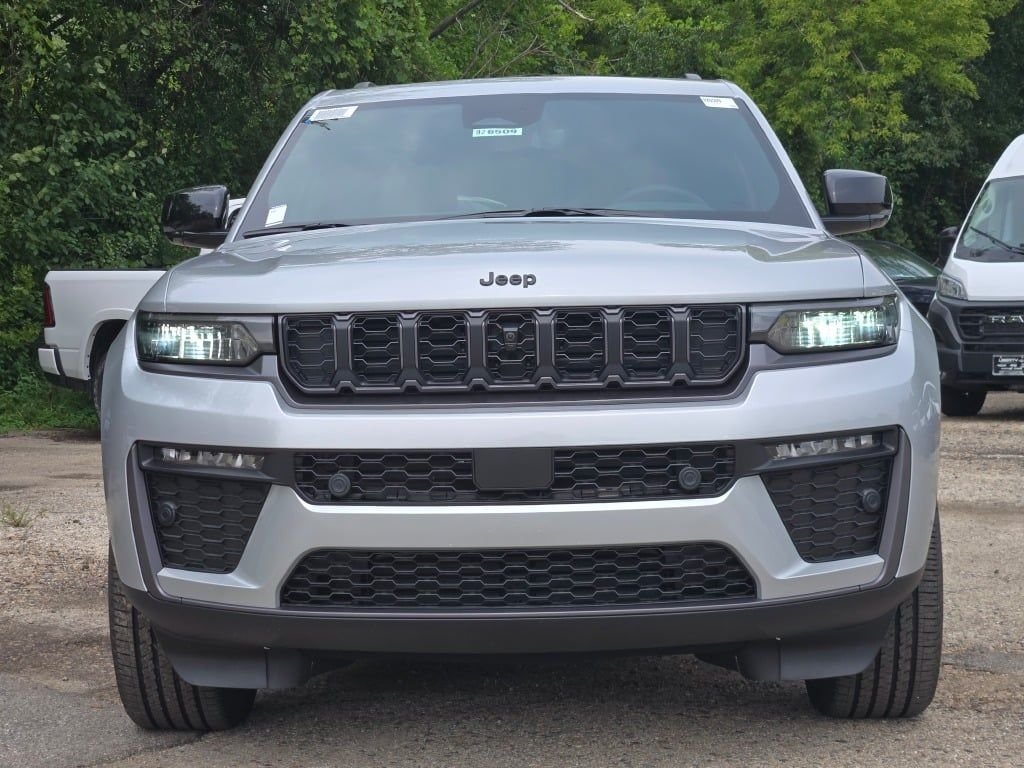 New 2026 Silver Zynith Jeep  image 4