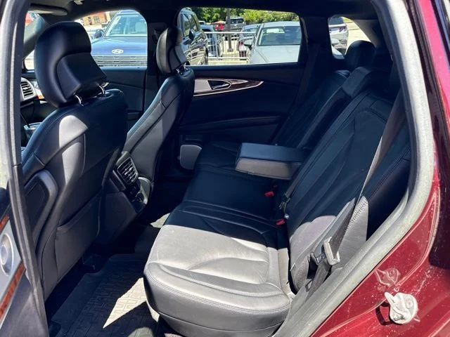 Used 2018 Red Lincoln Reserve image 11