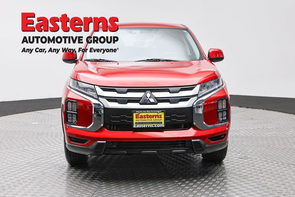 Used 2023 Red Mitsubishi 2.0 ES image 2