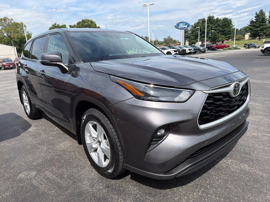 Used 2022 Magnetic Gray Metallic Toyota LE image 7