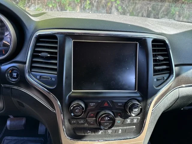 Used 2014 True Blue Pearlcoat Jeep Limited image 18