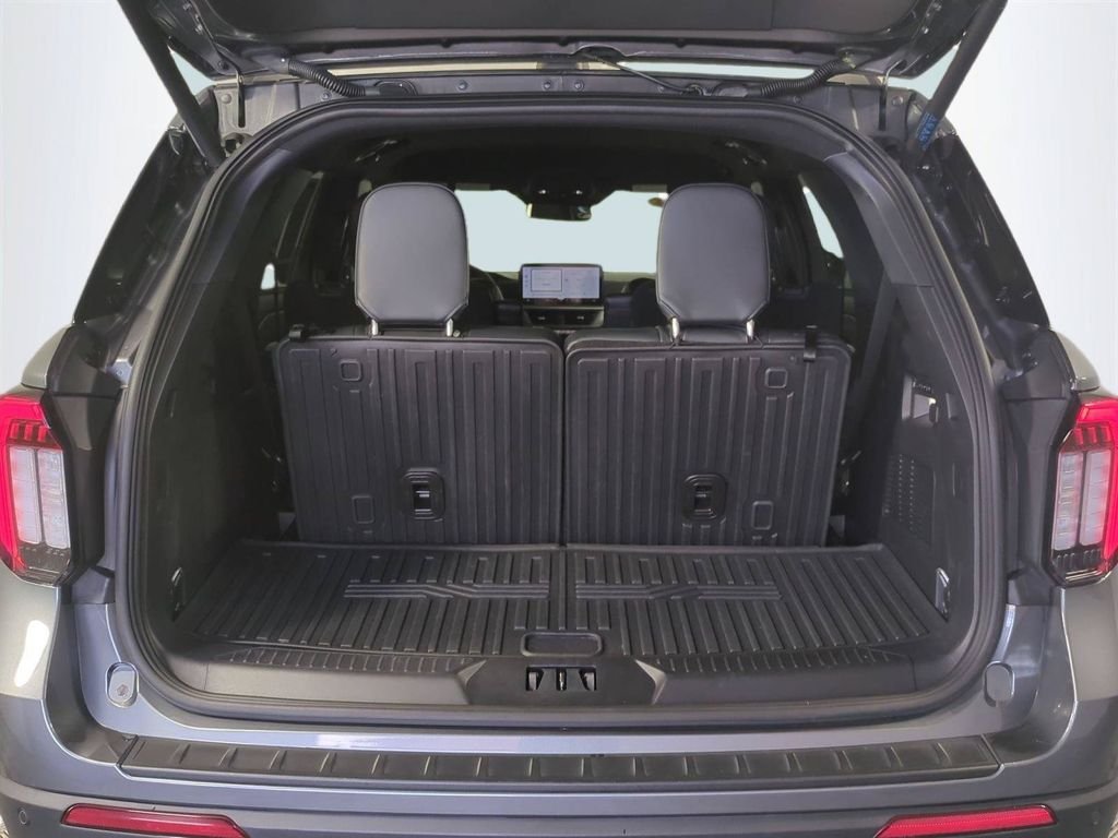 2025 Ford Explorer ST - Photo 14