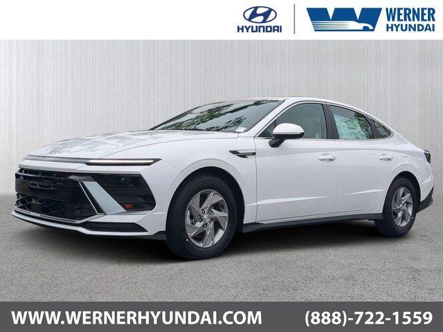 New 2026 White Hyundai SE image 1