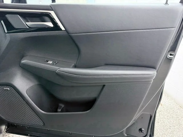 New 2026 Black Mitsubishi LE image 17