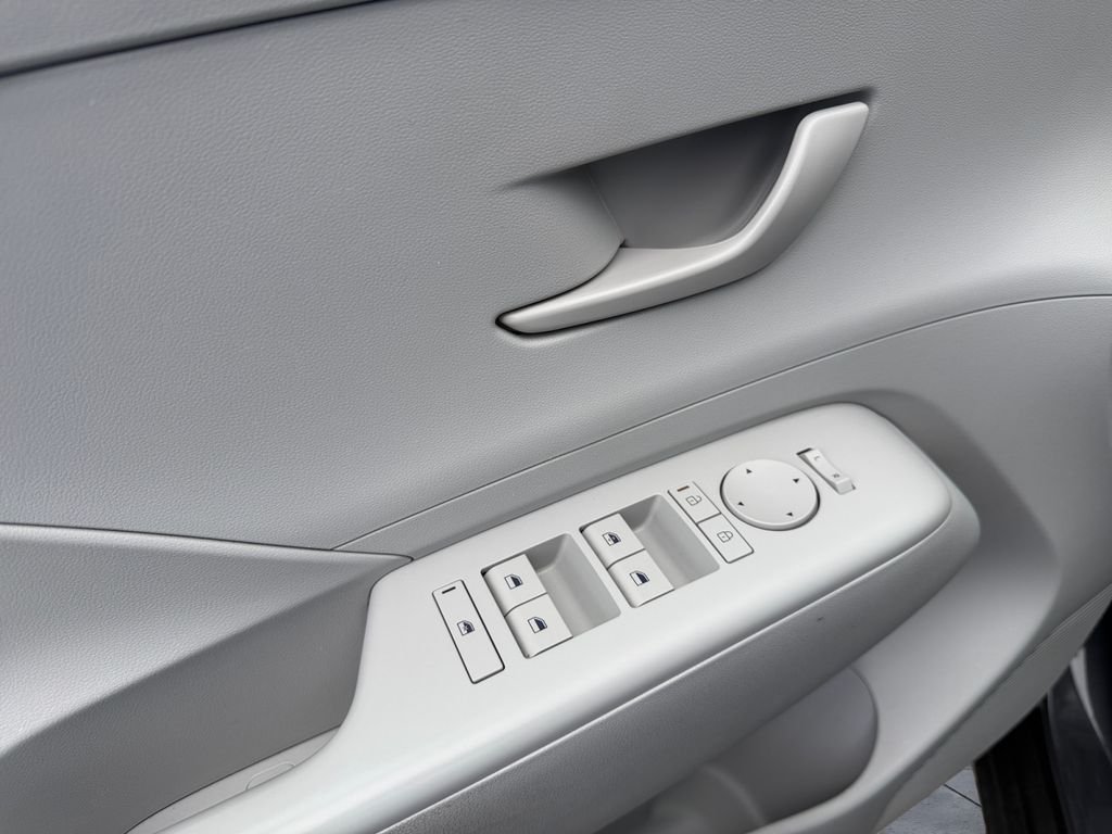 2024 Hyundai Kona SEL - Photo 12