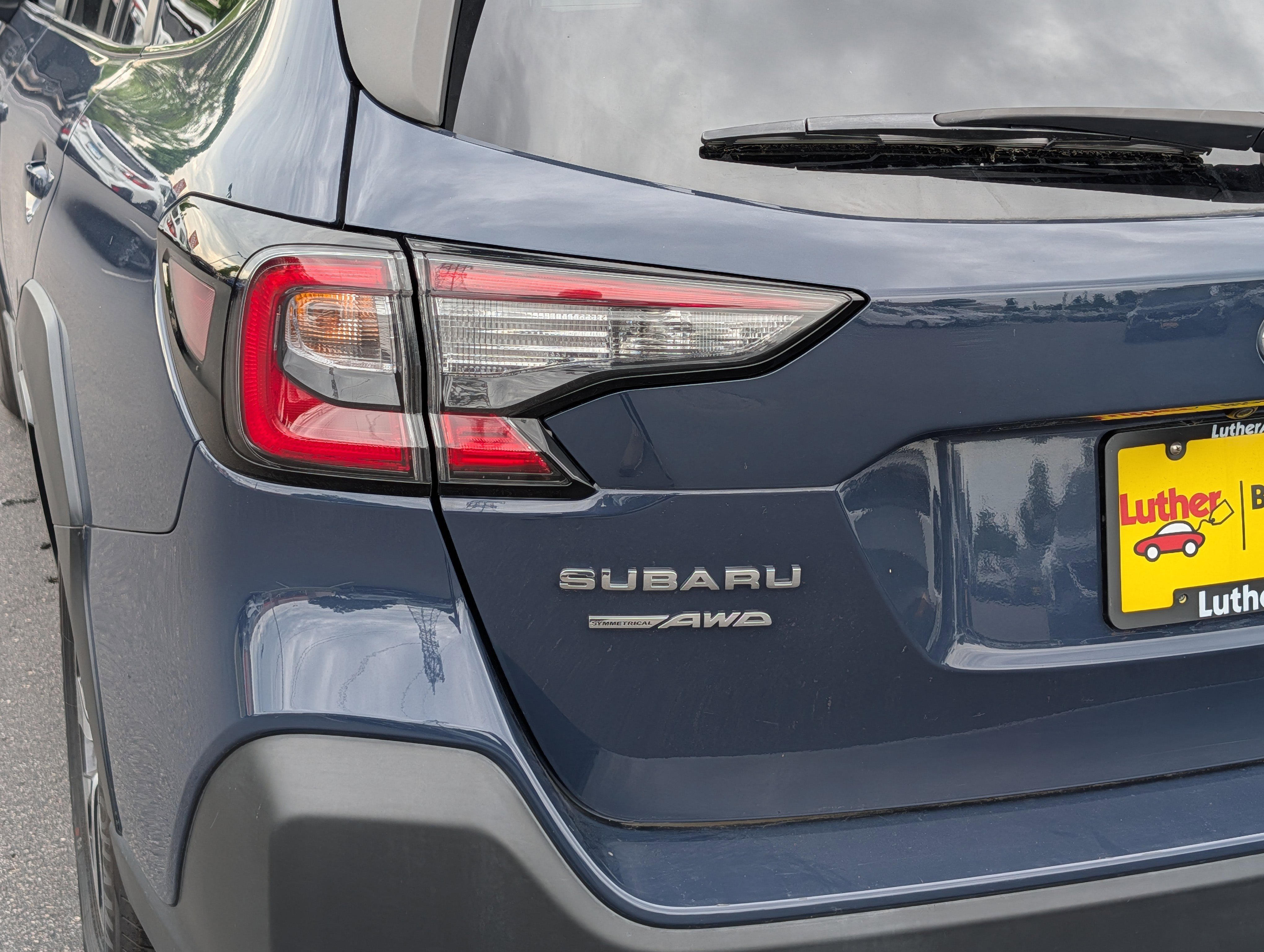 Used 2025 Cosmic Blue Pearl Subaru Premium image 17