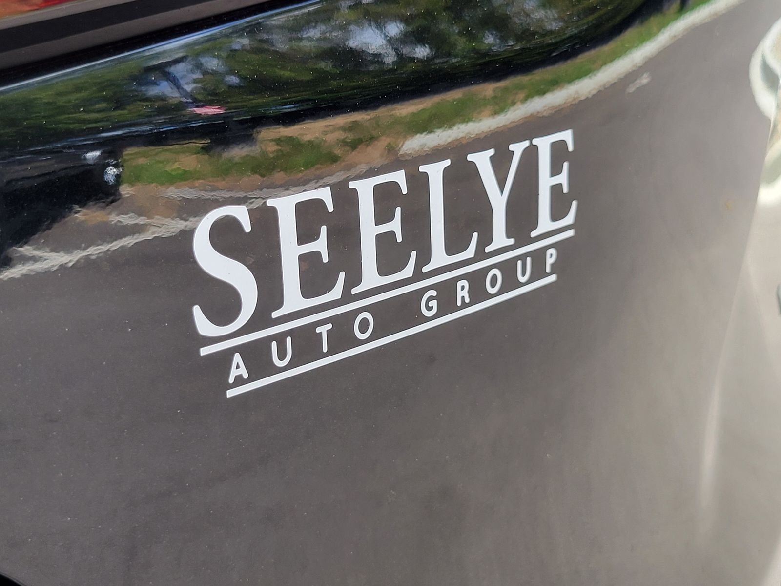 Used 2018 Black GMC SLT image 36