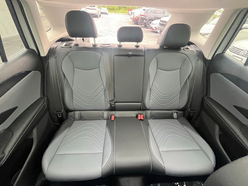 New 2026 White/off-white Volkswagen 2.0T SE image 24