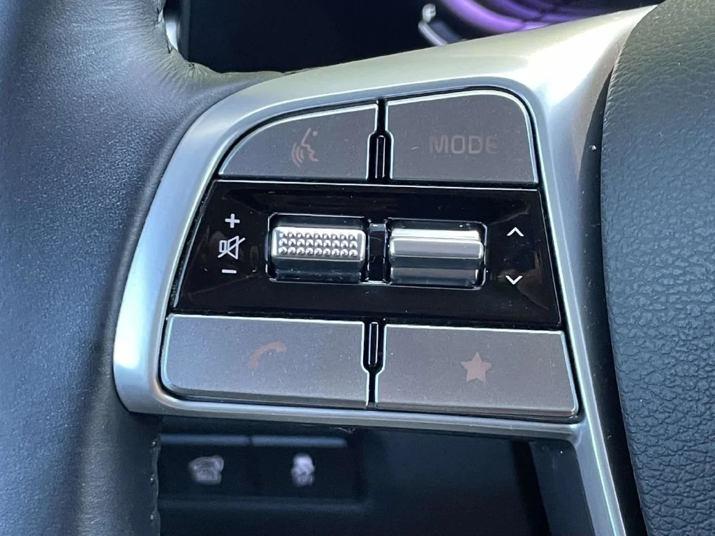 Used 2025  Kia S image 31