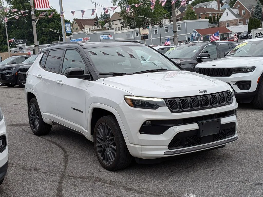 Used 2023 White Jeep Limited image 4