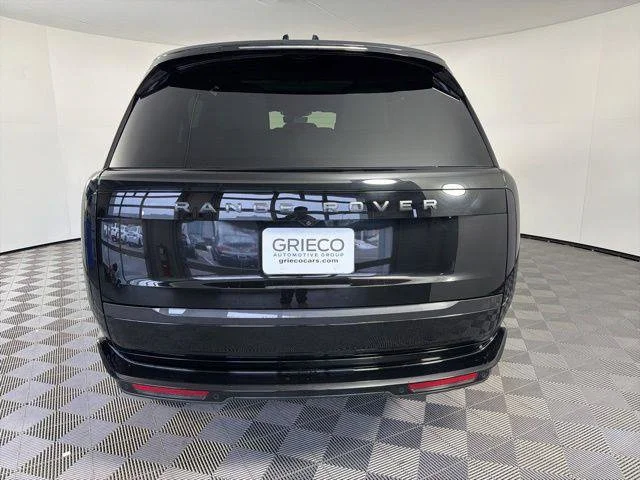 Used 2026  Land Rover SE image 7
