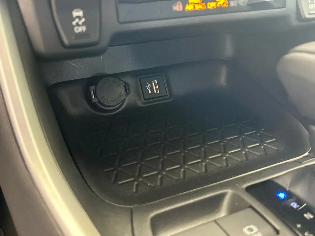 Used 2025 White Toyota XLE image 46