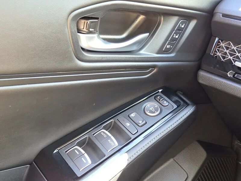 Used 2025 Platinum White Pearl Honda TOURING image 33
