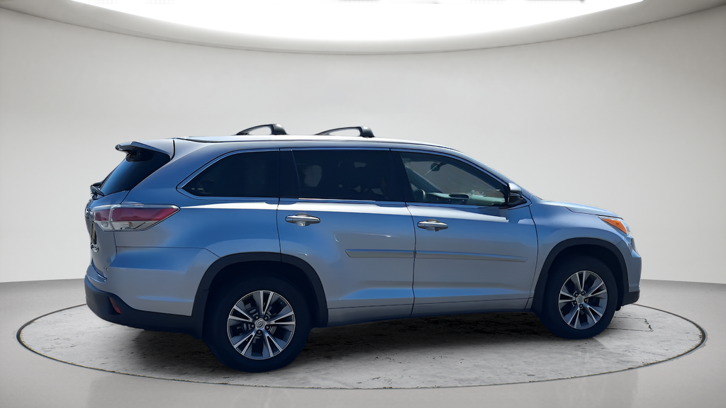 Used 2014 Silver Toyota XLE V6 image 10