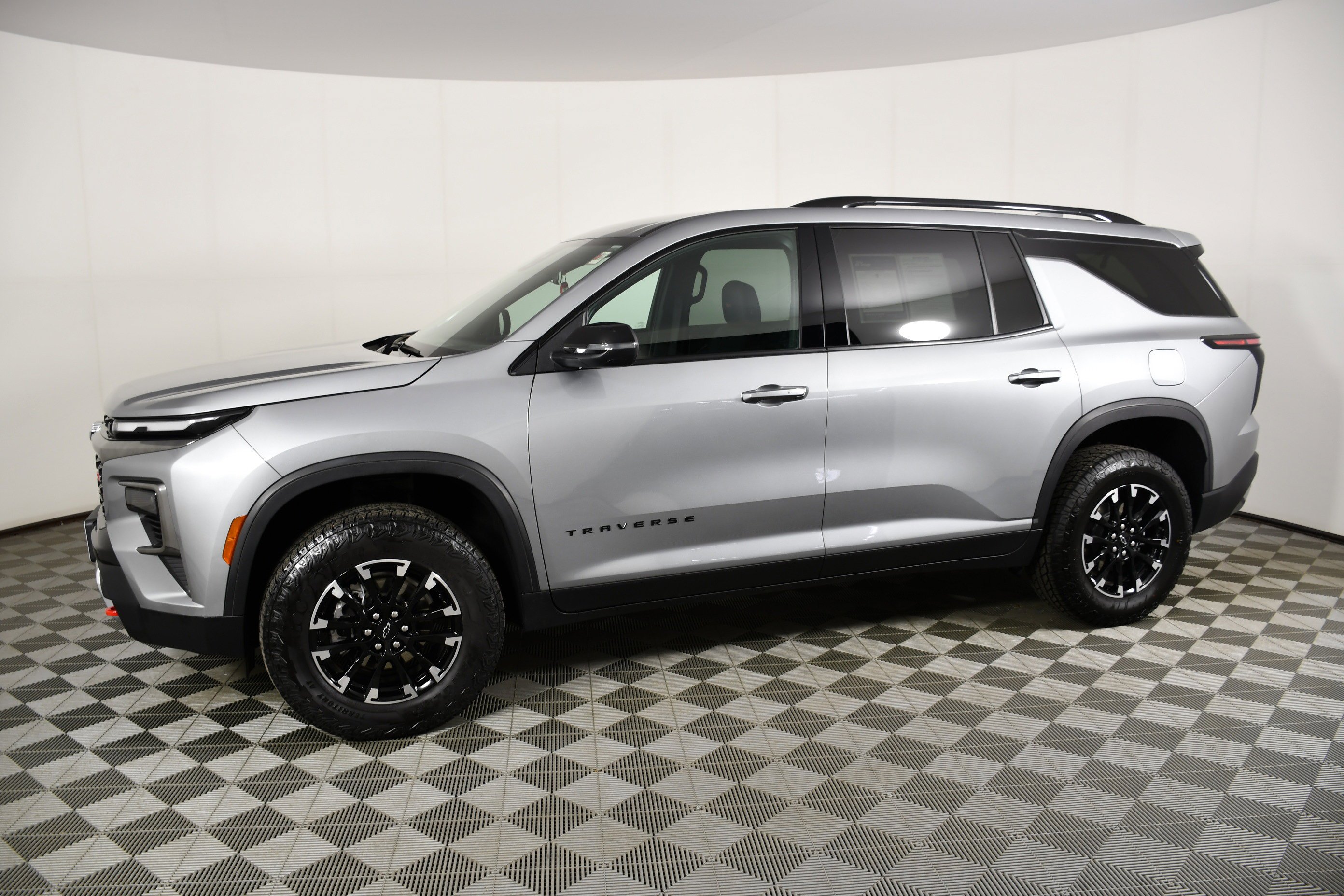 Used 2025 Sterling Gray Metallic Chevrolet AWD Z71 image 9