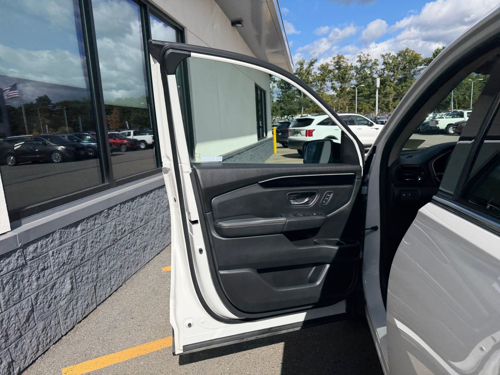 Certified Used 2025 Platinum White Pearl Honda Touring image 29