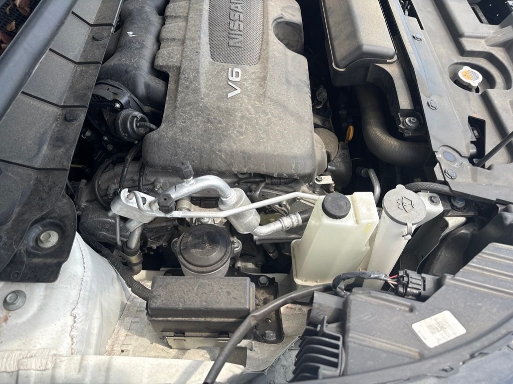 Used 2023 White Nissan SL image 17