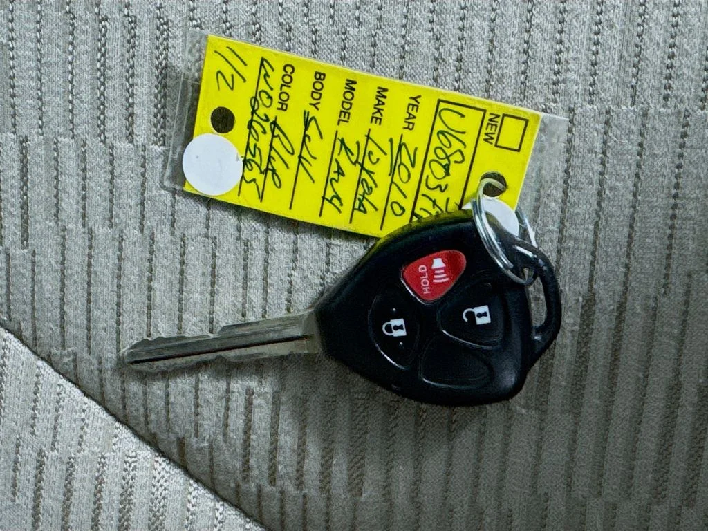 Used 2010 Blue Toyota Base image 32