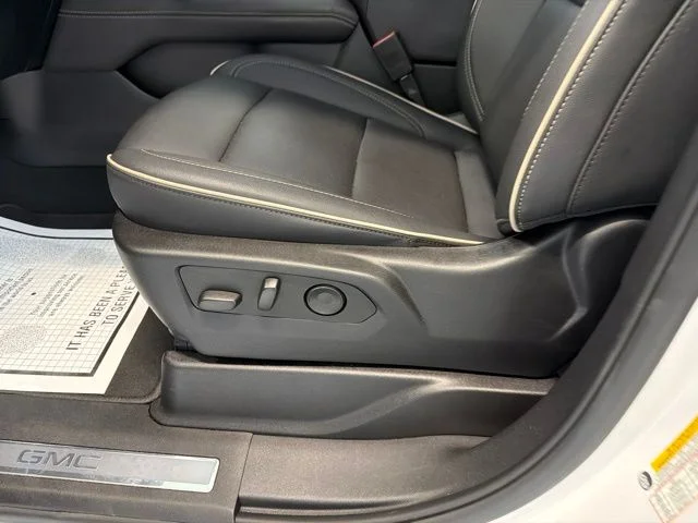 Used 2025 White GMC Elevation image 17