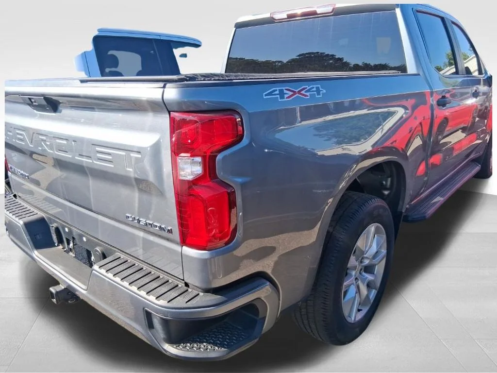 Used 2020 Gray Chevrolet Custom image 16