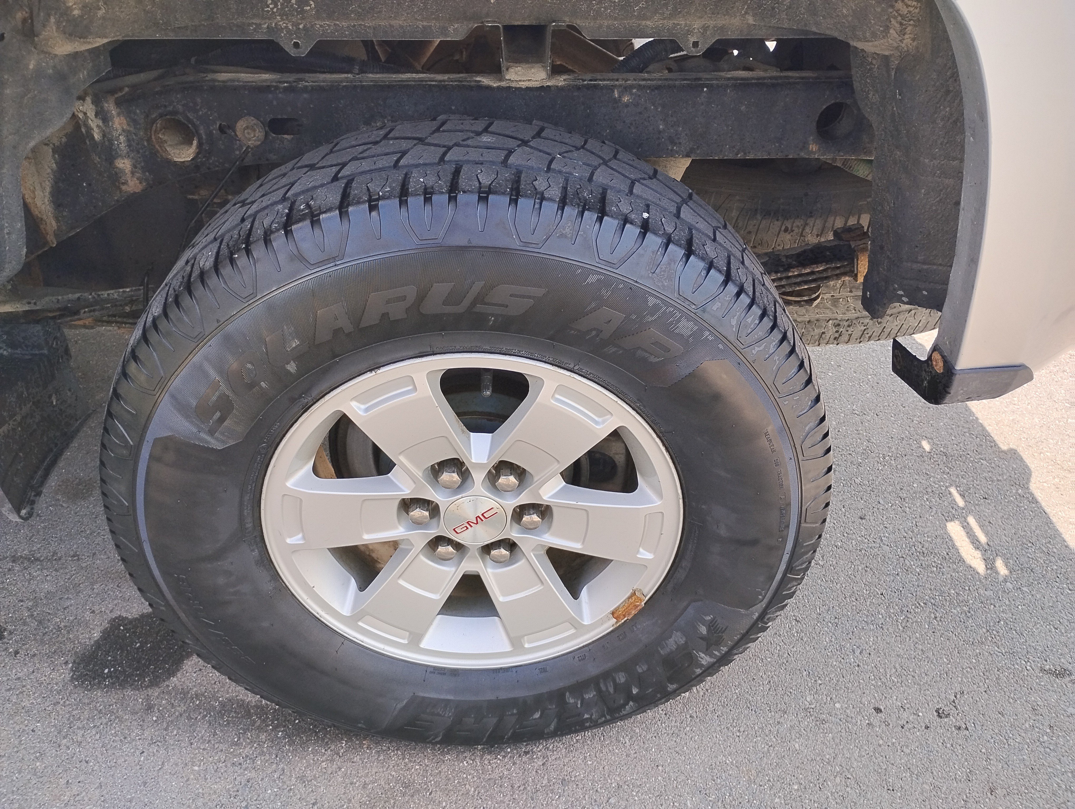 Used 2015 Quicksilver Metallic GMC 2WD image 4
