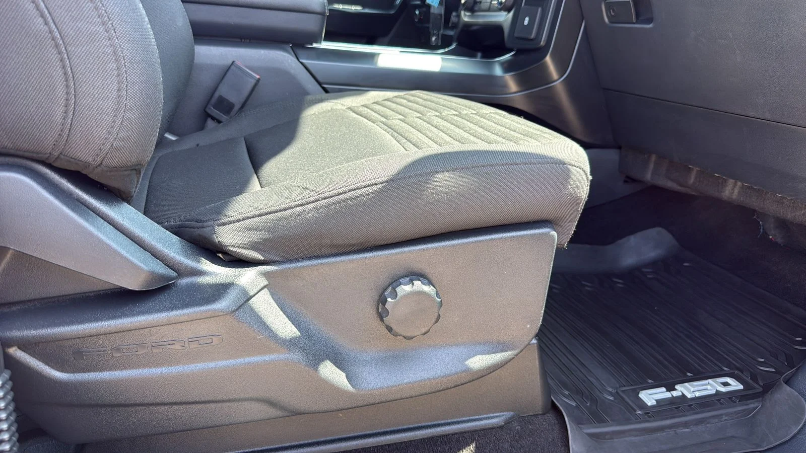 Used 2022 White Ford XL image 25