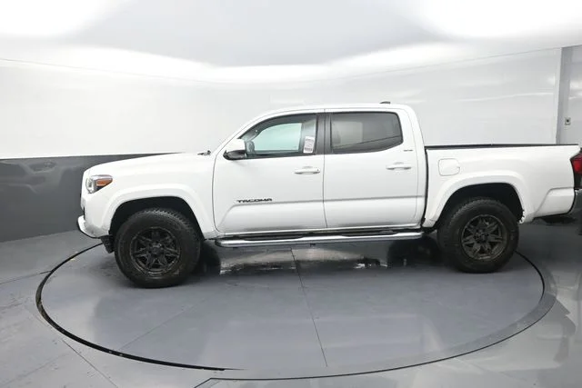 Used 2022 White Toyota SR5 image 43