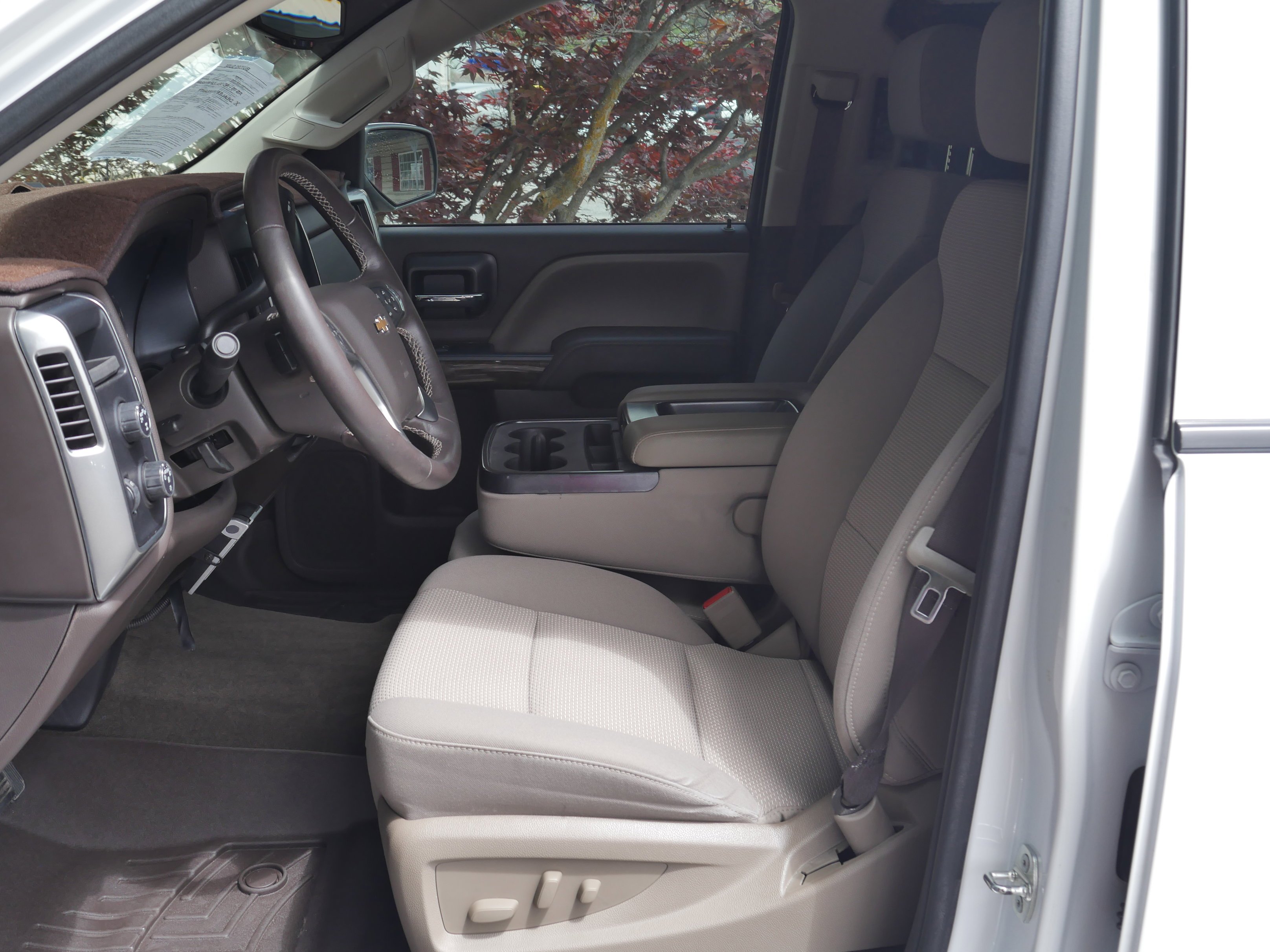 Used 2017 Summit White Chevrolet LT image 3