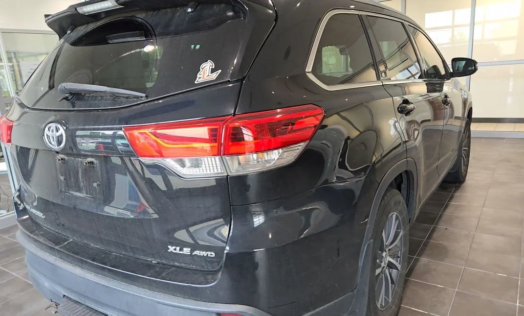 Used 2018 Black Toyota XLE image 4