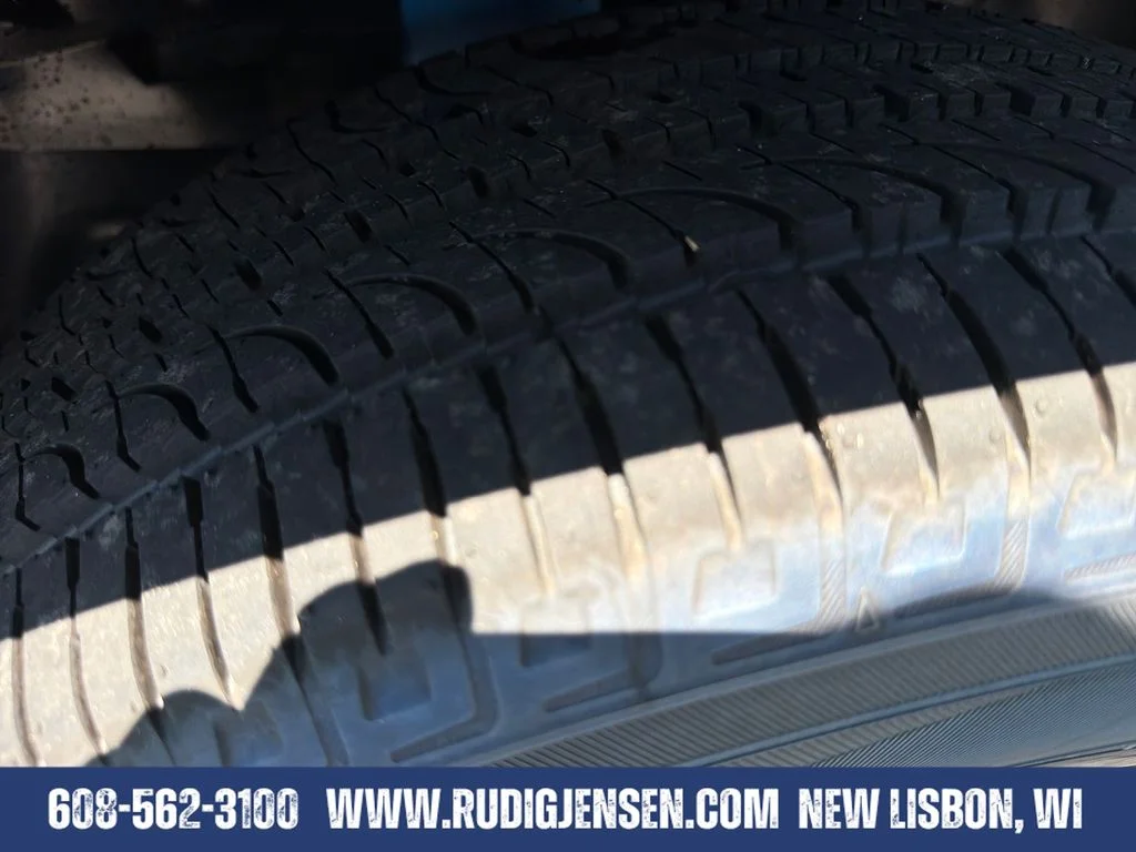 New 2026 Hydro Blue Pearlcoat Jeep Latitude image 26