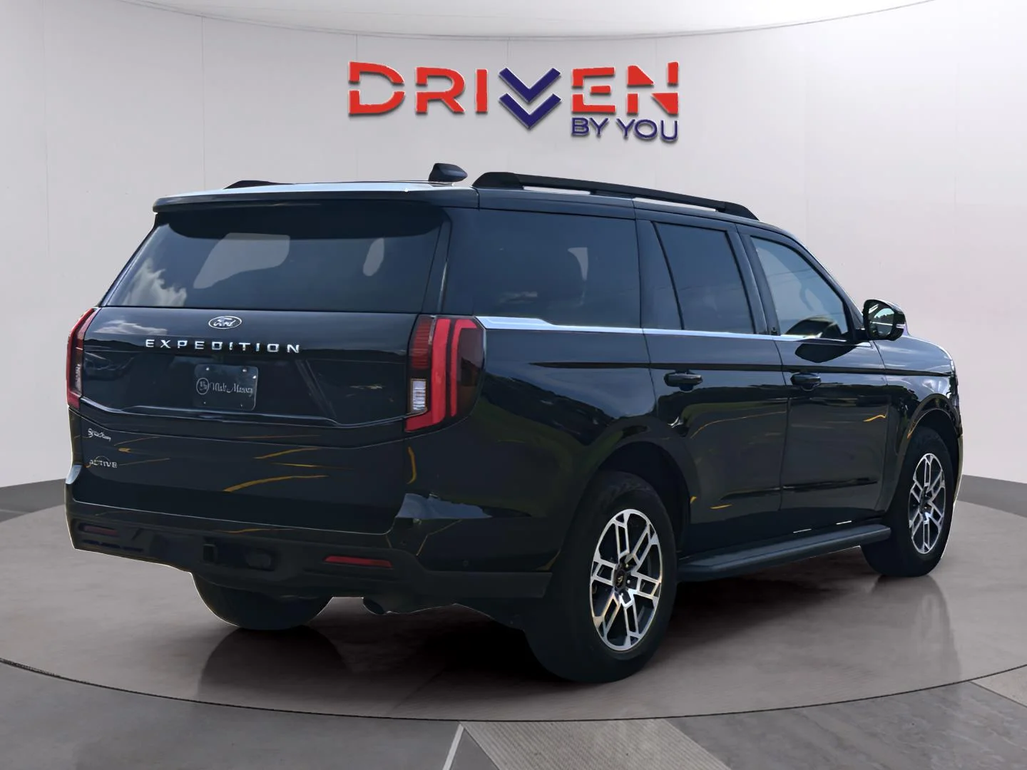 Used 2025 Agate Black Ford Active image 5