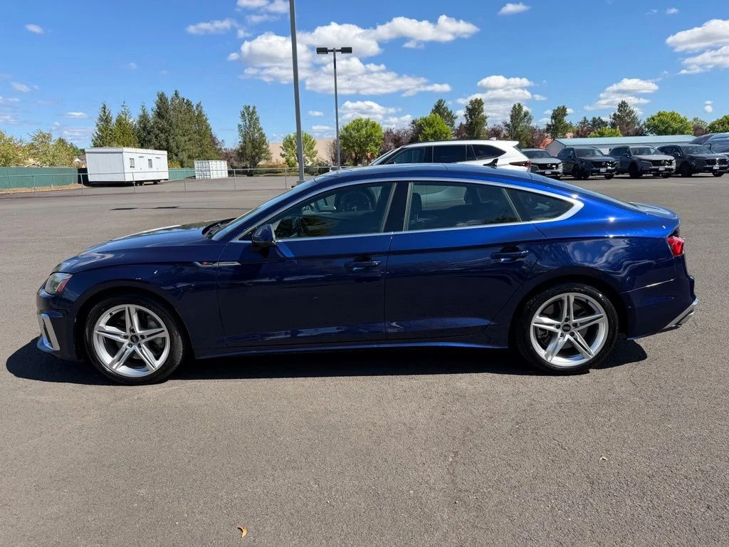 Used 2022 Navarra Blue Metallic Audi Prestige One-Owner image 5