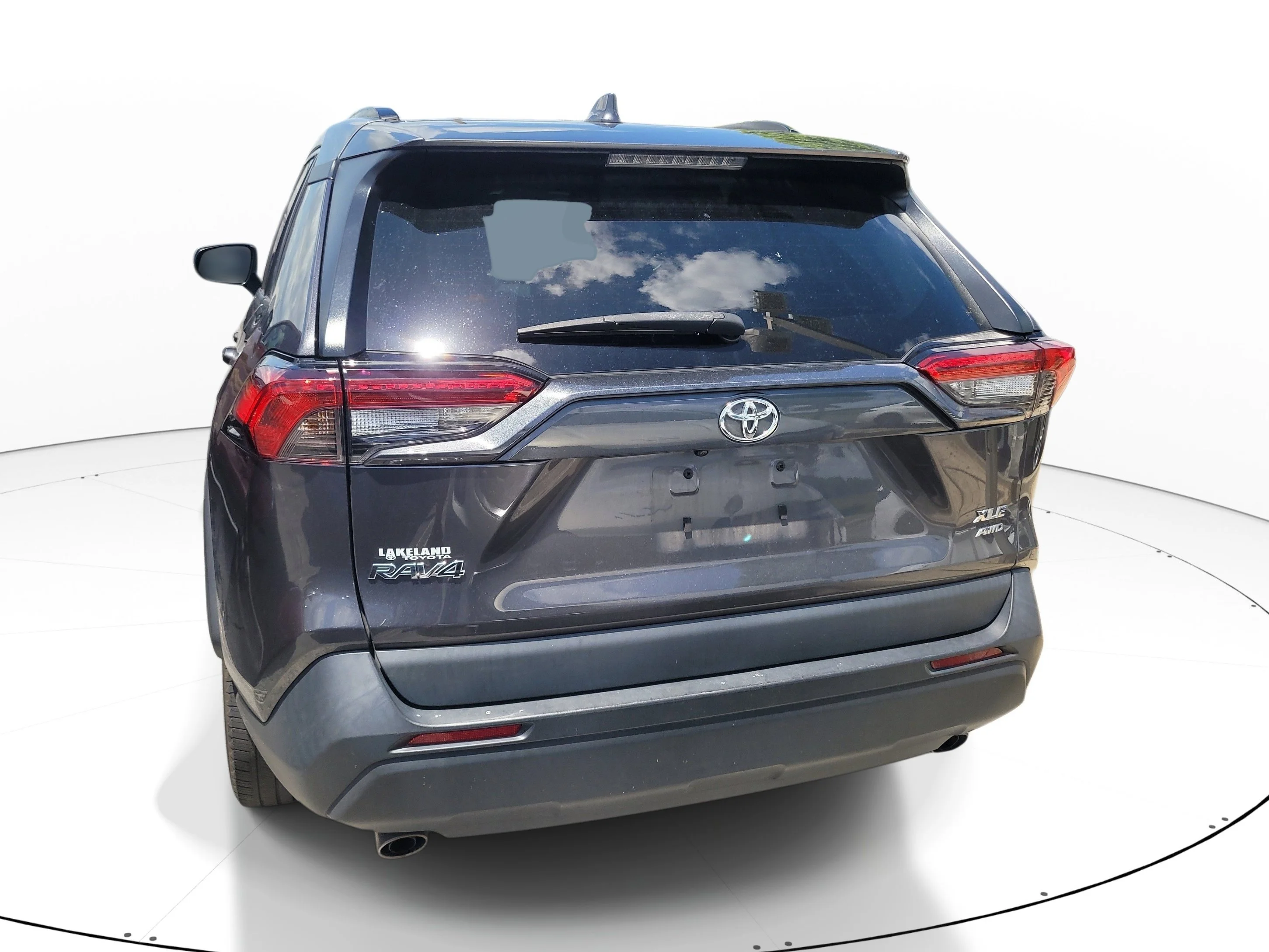 Used 2024 Magnetic Gray Metallic Toyota XLE Premium image 5