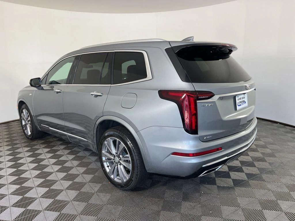 Used 2025 Silver Metallic Cadillac Premium Luxury image 31