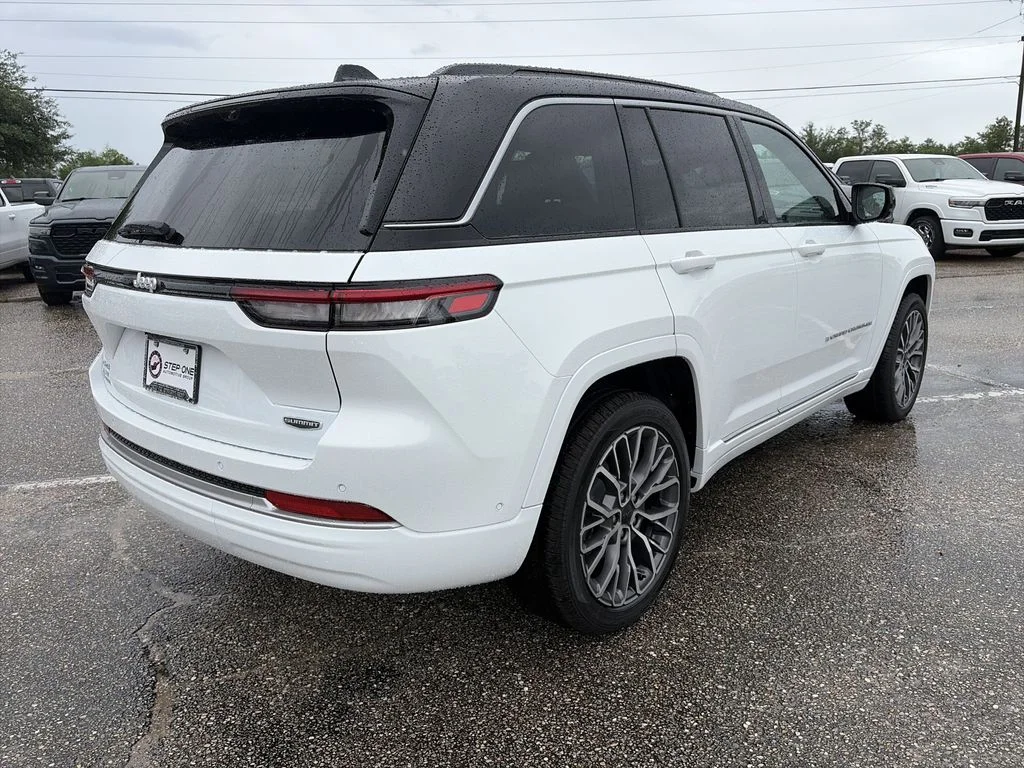 New 2026 Bright White Clear-Coat Exterior Paint Jeep Summit image 6