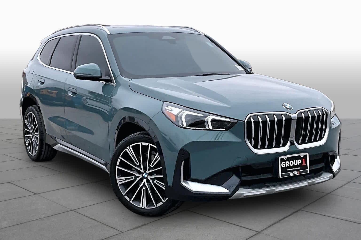 Used 2025 Green Metallic BMW xDrive28i image 3