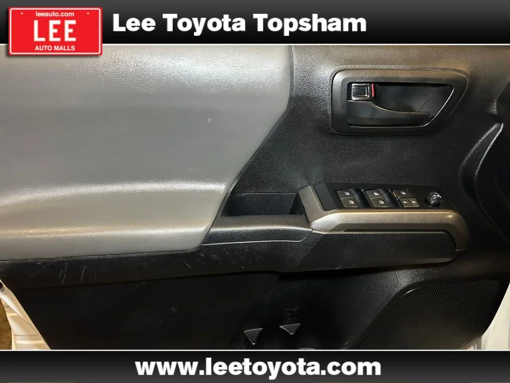 Used 2022 White Toyota SR5 image 19