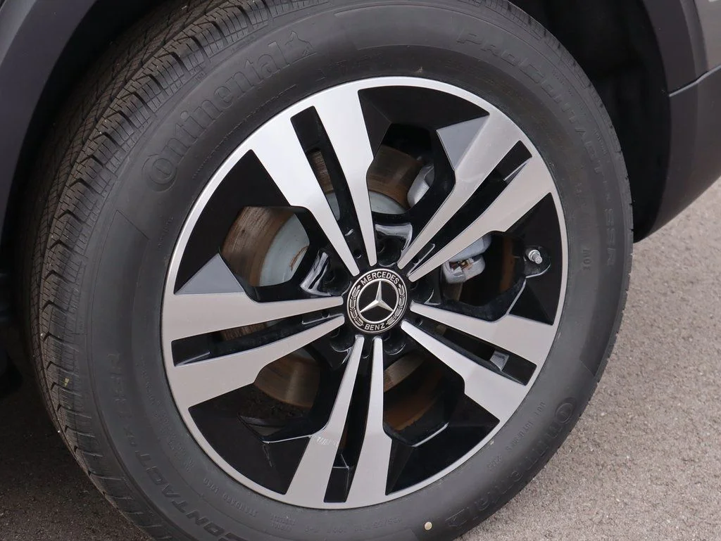 New 2026 Mountain Grey Metallic Mercedes-Benz GLB 250 image 45