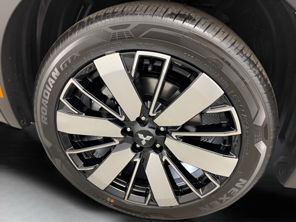 New 2026 White Diamond Mitsubishi SE image 37
