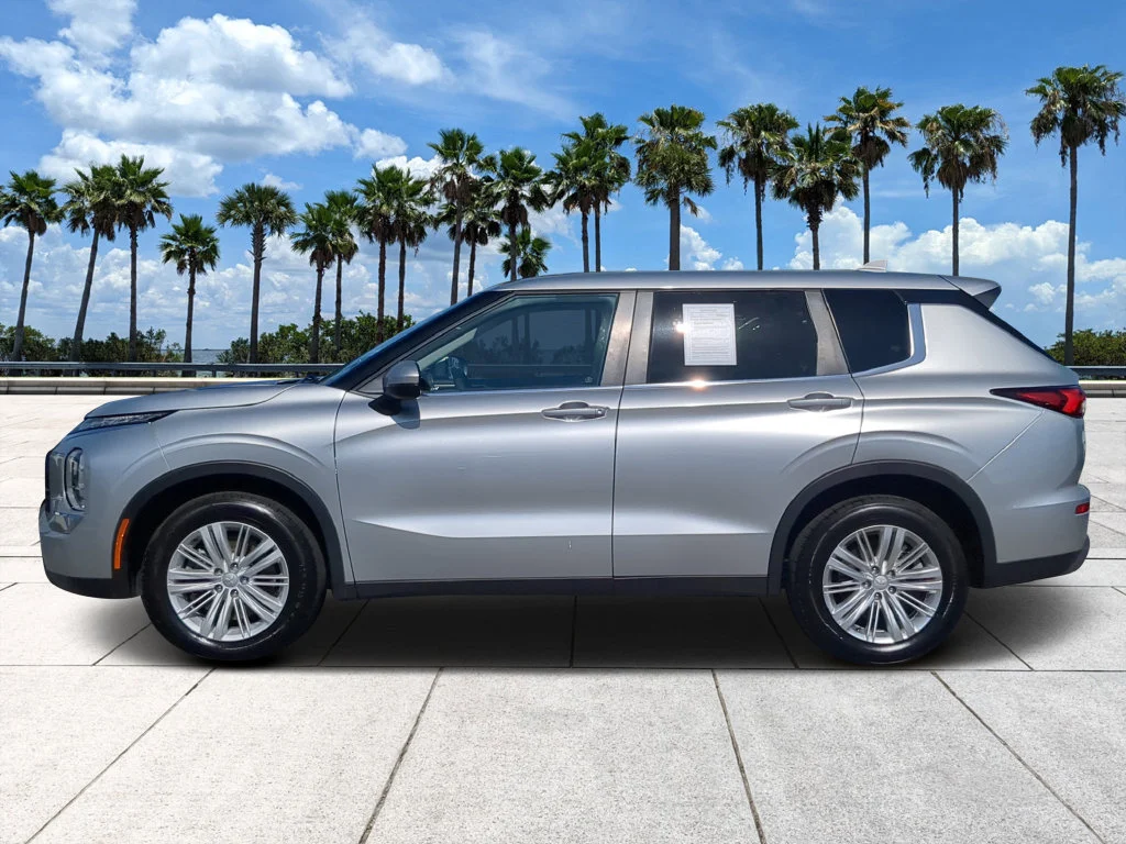 Used 2024 Silver Mitsubishi ES image 7