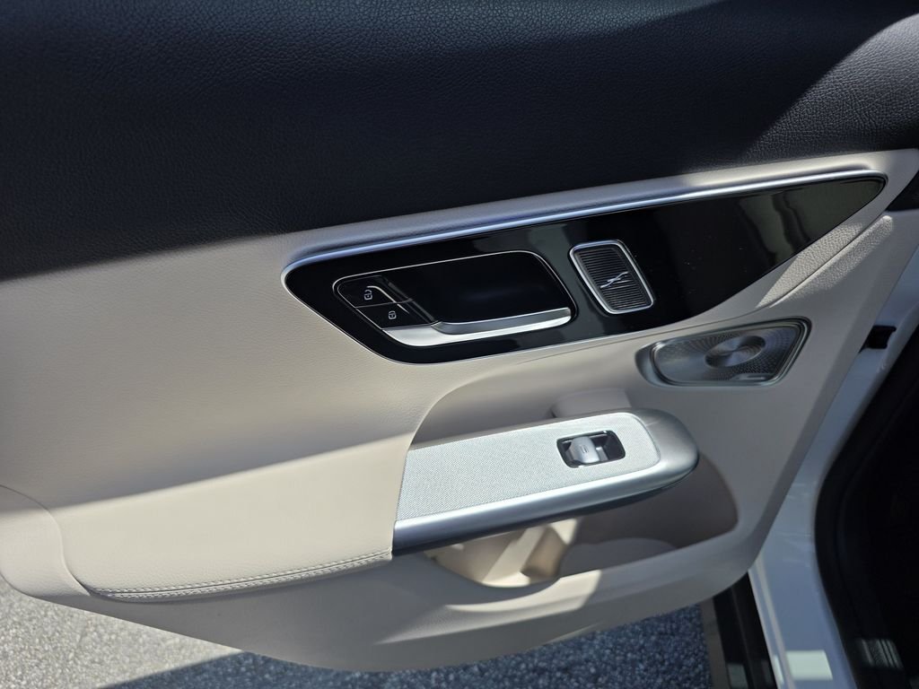 New 2026 Polar White Mercedes-Benz GLC 300 image 16