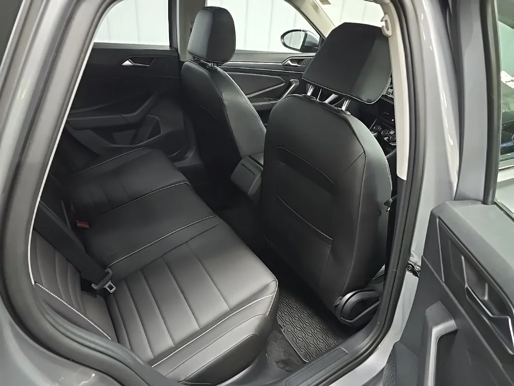 Used 2024 Gray Volkswagen 1.5T SE image 18