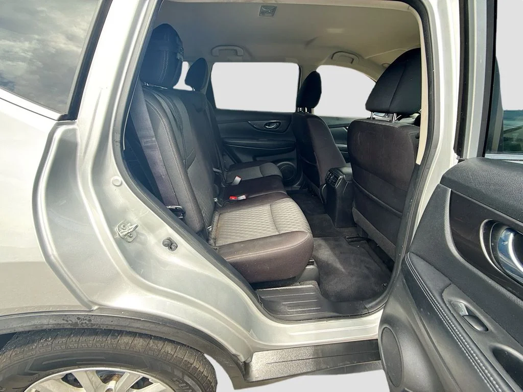 Used 2019 Silver Nissan SV image 27