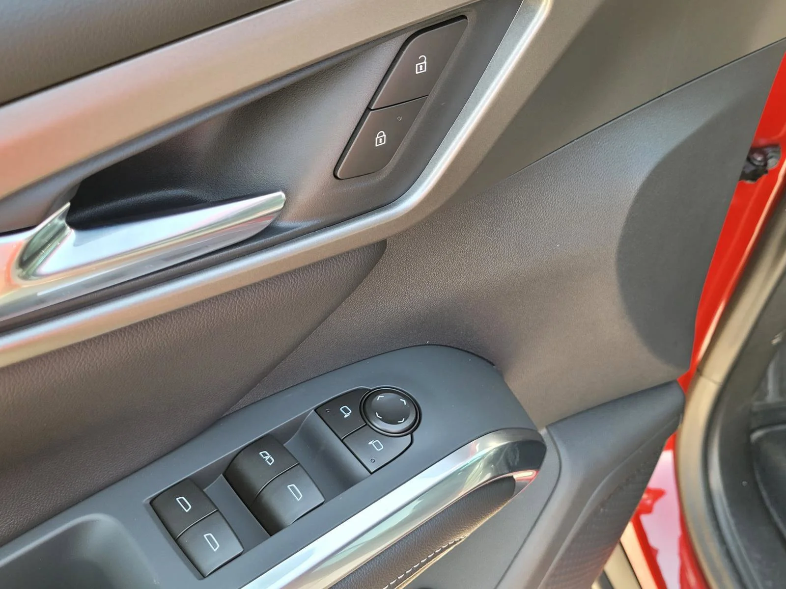 2027 Chevrolet Traverse LT - Photo 16