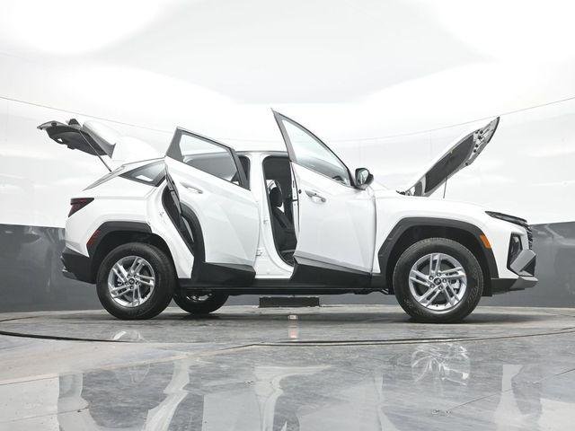 New 2026 White Hyundai SE AWD image 31