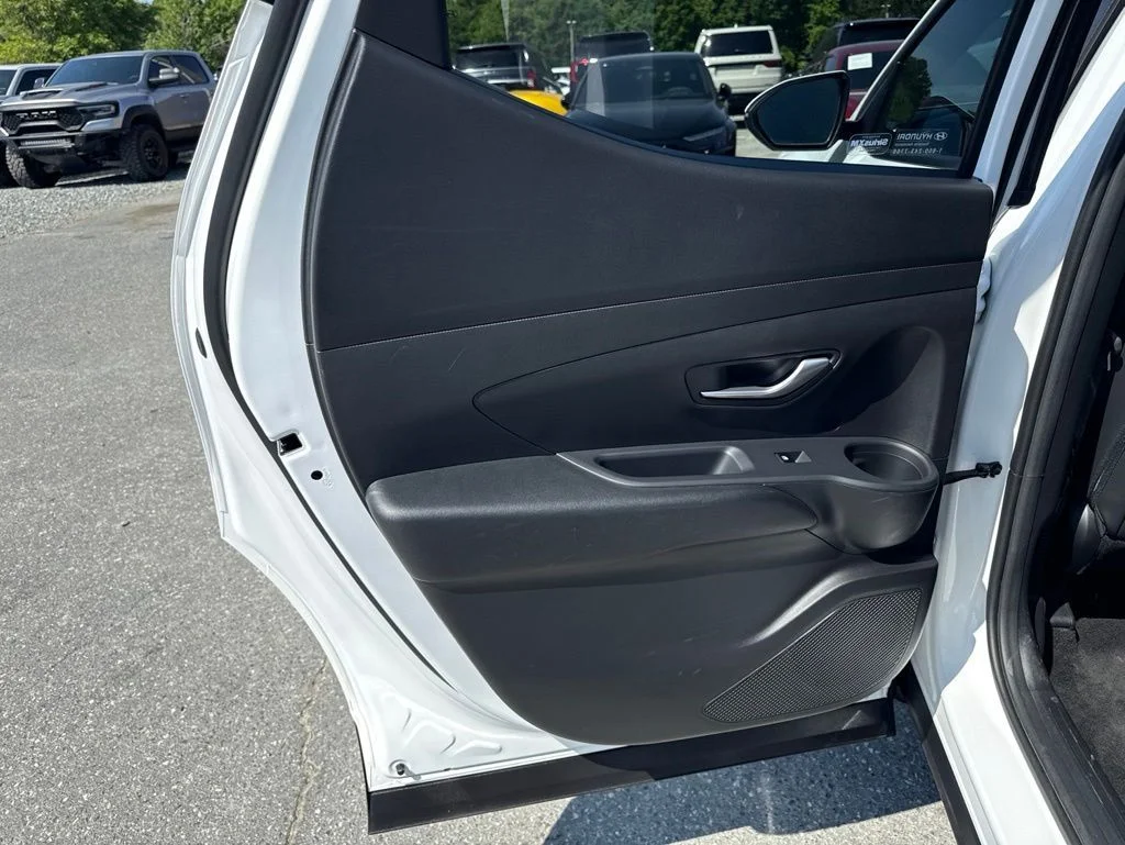 Used 2025 White Hyundai SEL image 26