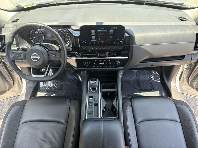 Used 2023 Silver Nissan SL image 9
